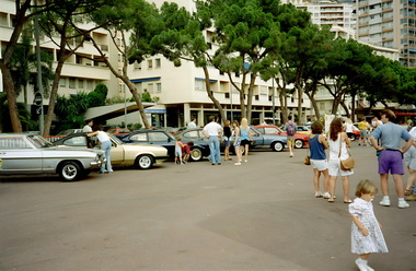 Der Quai Albert ist voll mit allen Capri Modellen aus zahlreichen Lndern
Le Quai Albert est rempli de tous les modles de Capri de nombreux pays
The Quai Albert is full of all Capri models from numerous countries